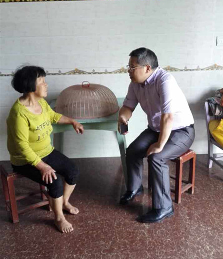 帅团结率攸县法院班子一行人走访慰问帮扶对象