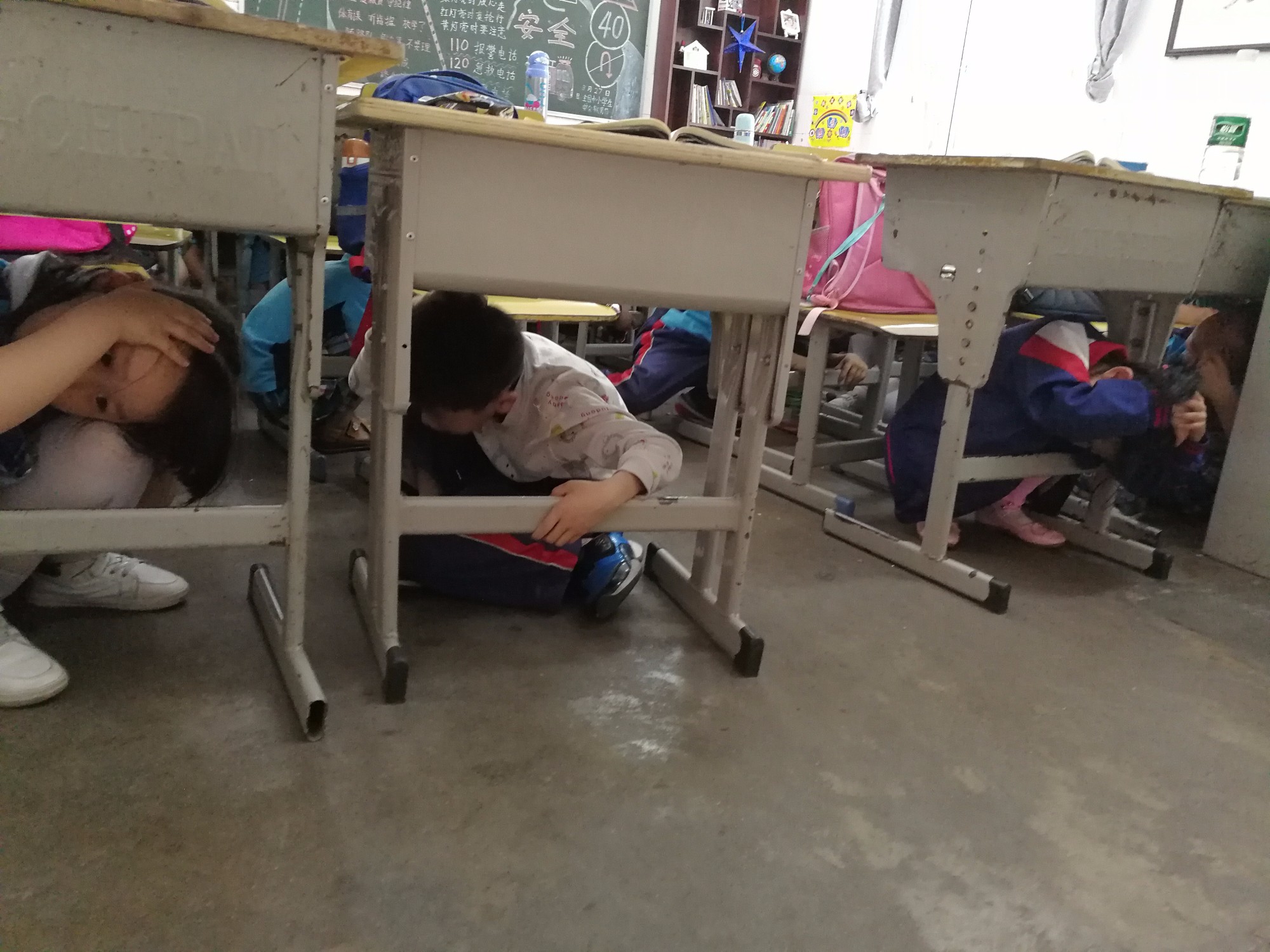 天元区在滨江小学开展防震减灾疏散演练