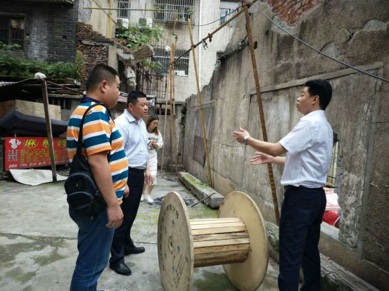 副区长杜益到建设街道实地考察庆云酒店楼边小街小巷提质改造项目