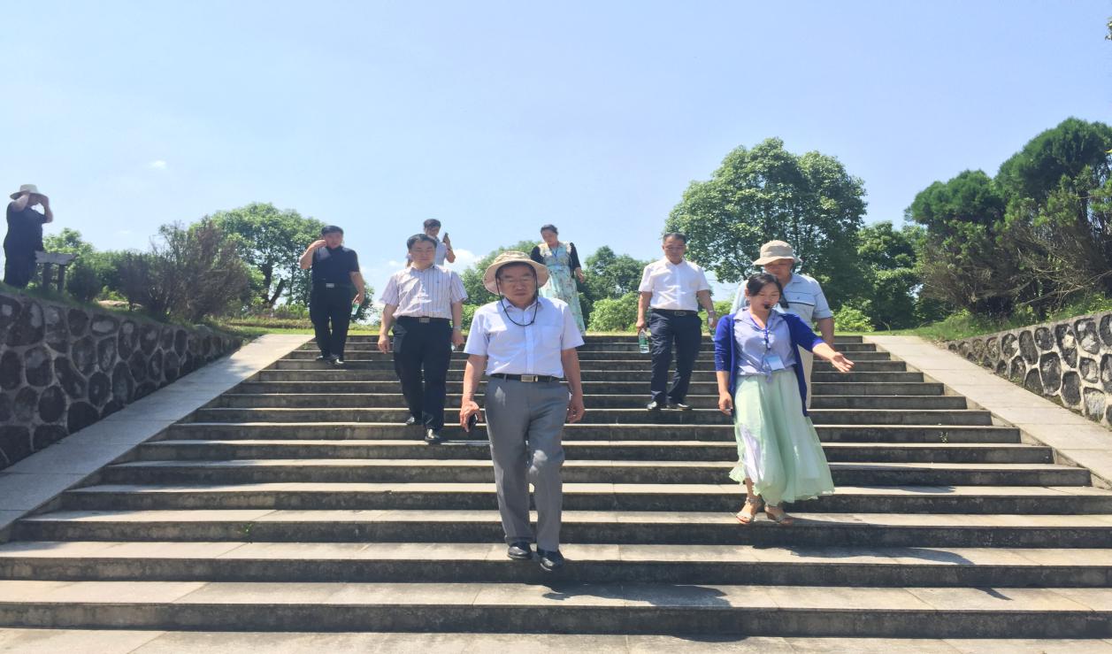 中国旅游协会领导到我县旅游景区考察调研