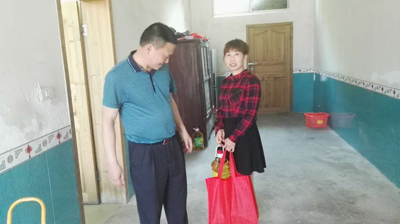 县科协：端午佳节送温暖