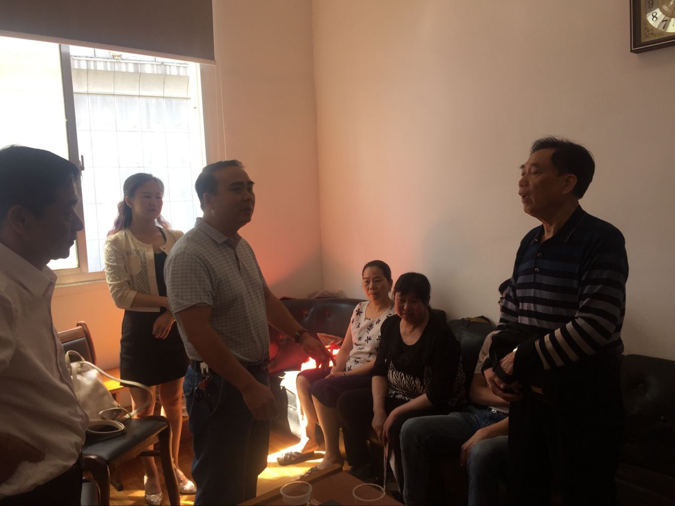 市政府经济金融办走访慰问“双联”企业困难职工
