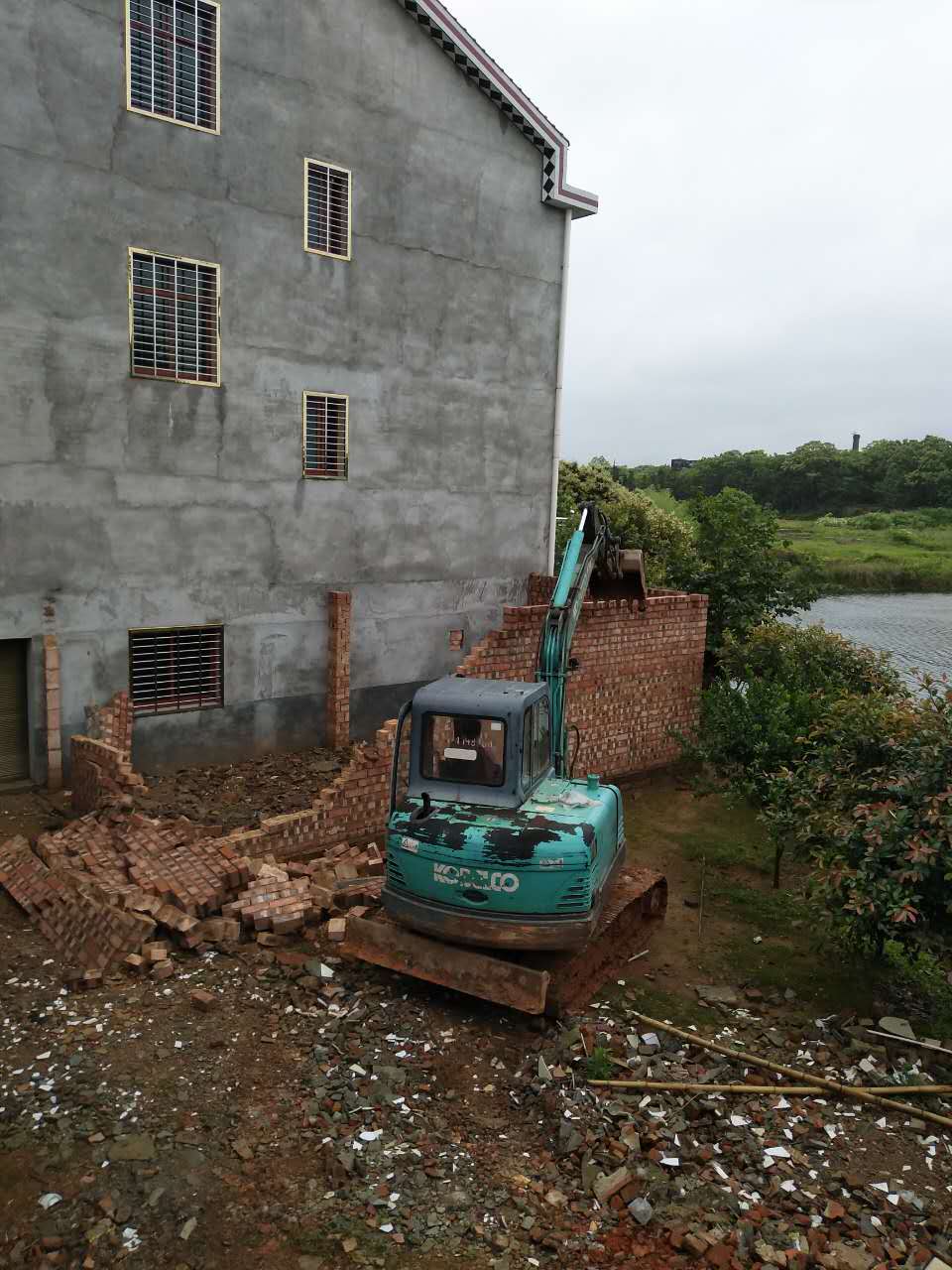 多部门联合执法，一社区两处违建被拆除