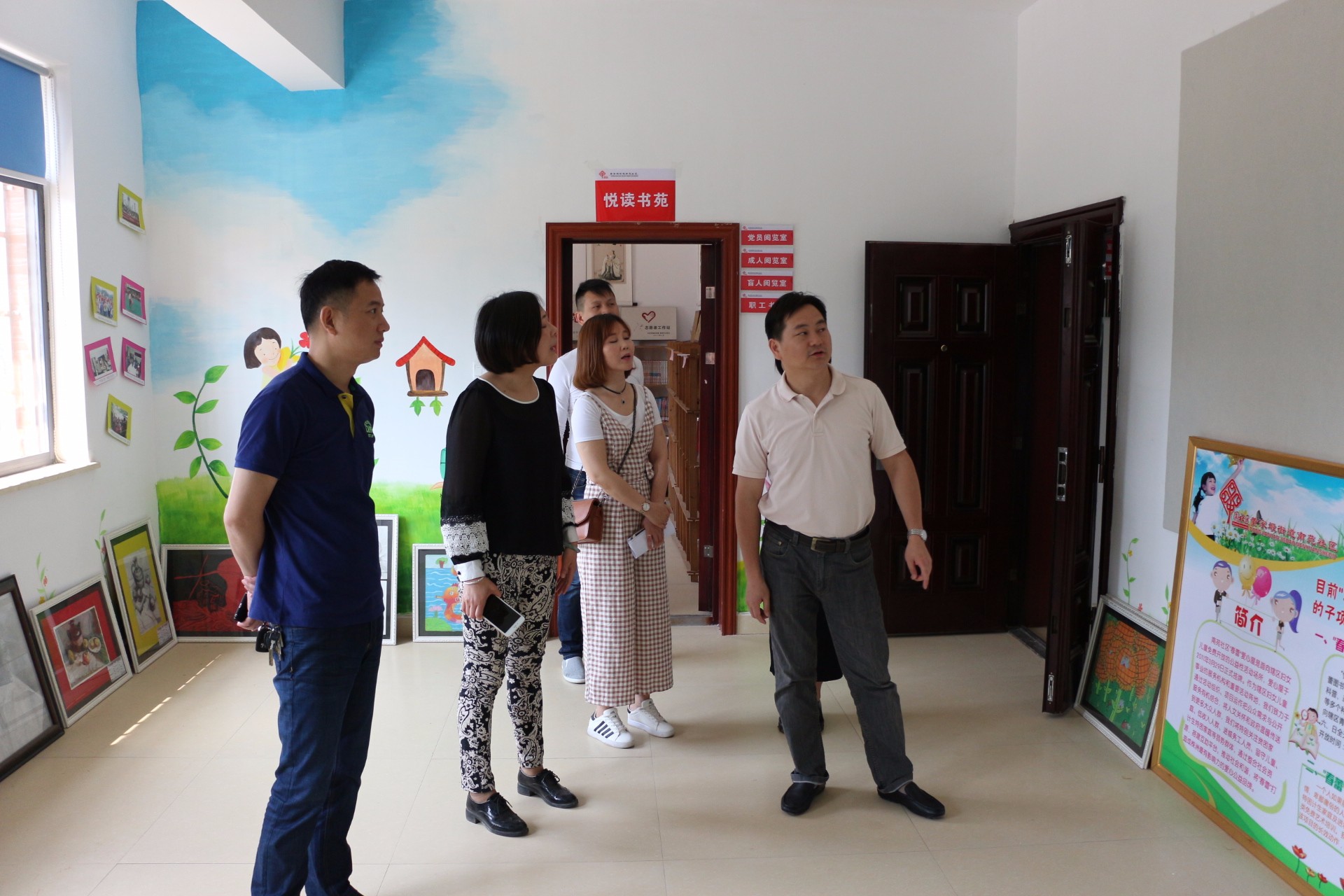 区委常委、宣传部长喻华军到董家塅街道指导文化示范社区创建工作