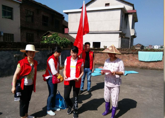 社区大会战：攸县春联街道办事处党员干部周末义务清除垃圾死角