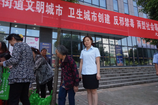 龙泉街道举行创文创卫创两型和反邪禁毒综合知识宣传日活动