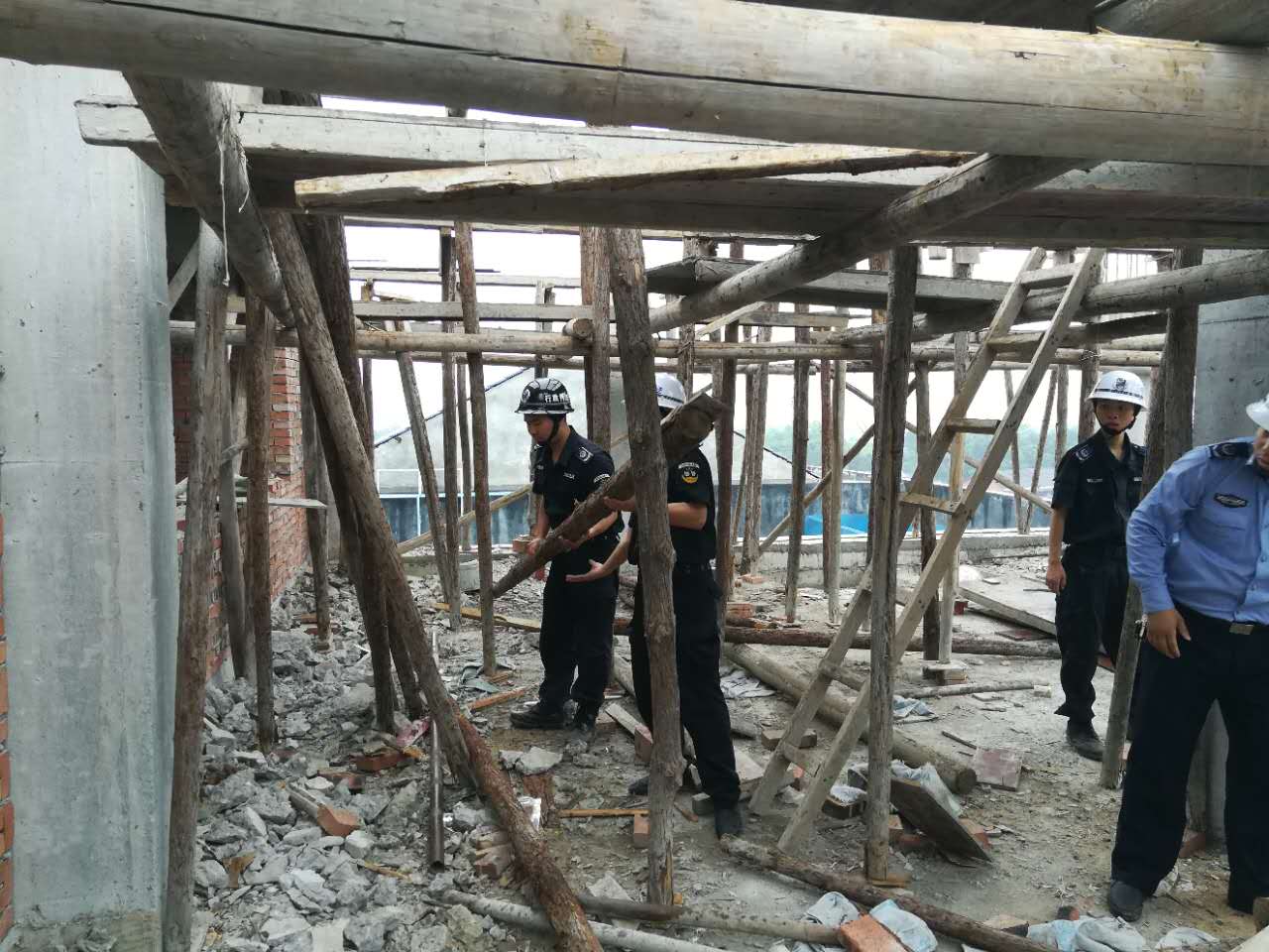 多部门联合拆违，严打城区加层违建