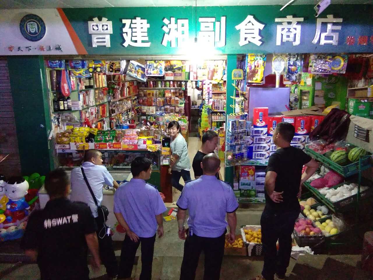 龙泉街道办事处对湘大路沿街不良生产经营行为进行集中整治