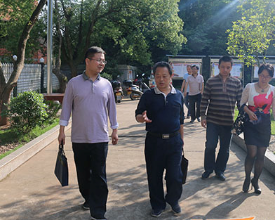 尹诺昂到谭桥街道万美村指导扶贫工作