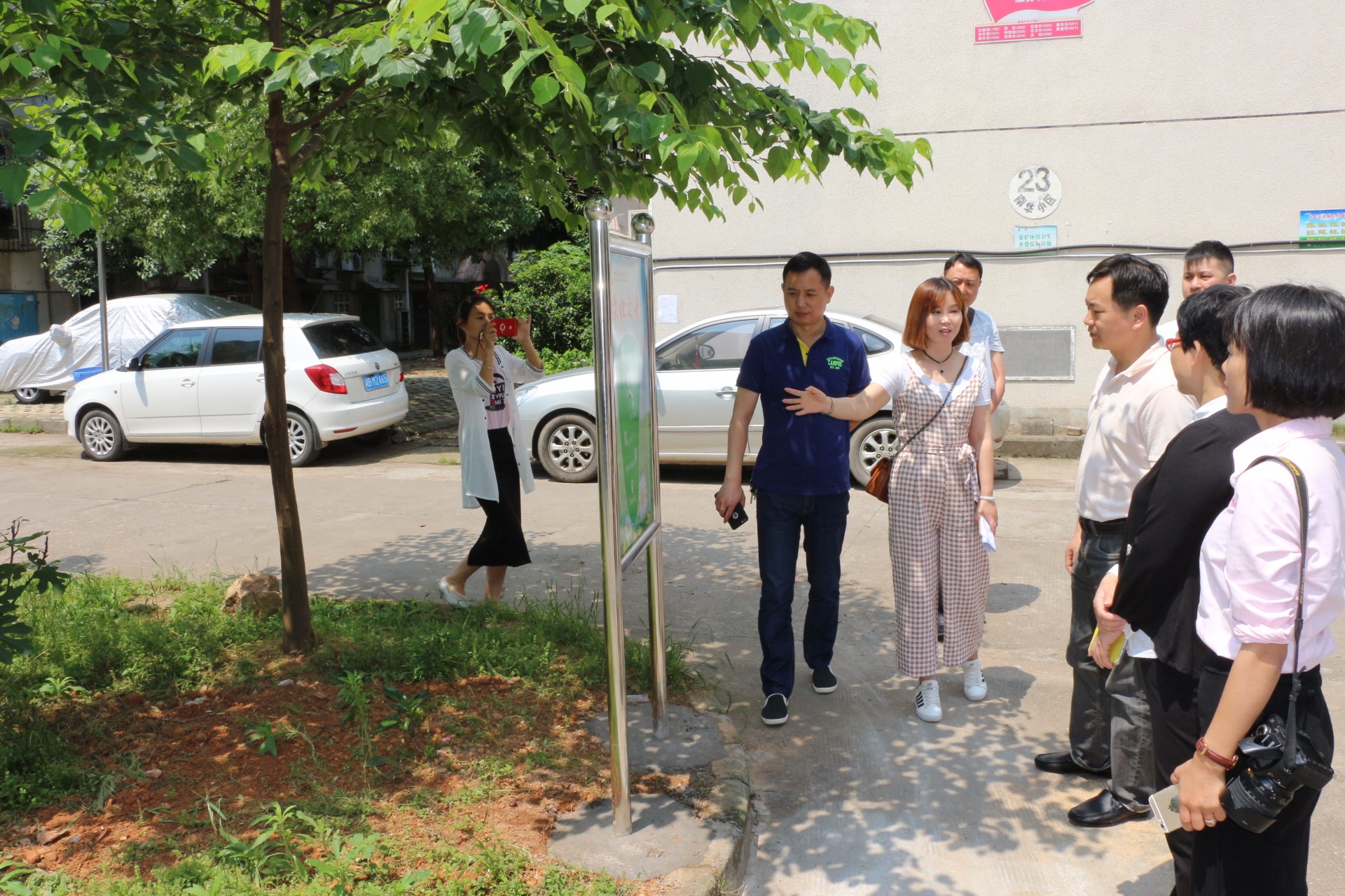 区委常委、宣传部长喻华军到董家塅街道指导文化示范社区创建工作