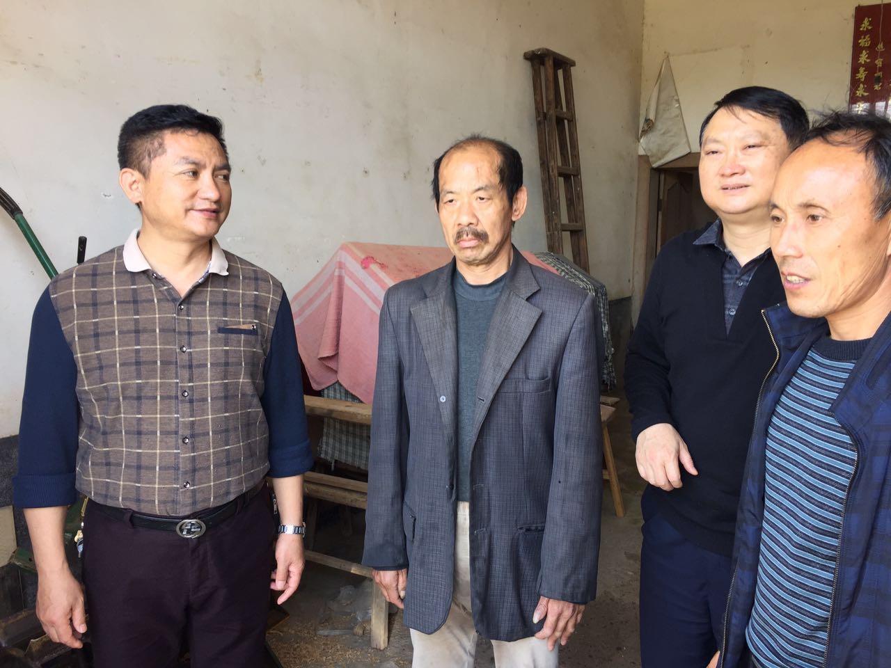 入户扶贫　帮扶暖心