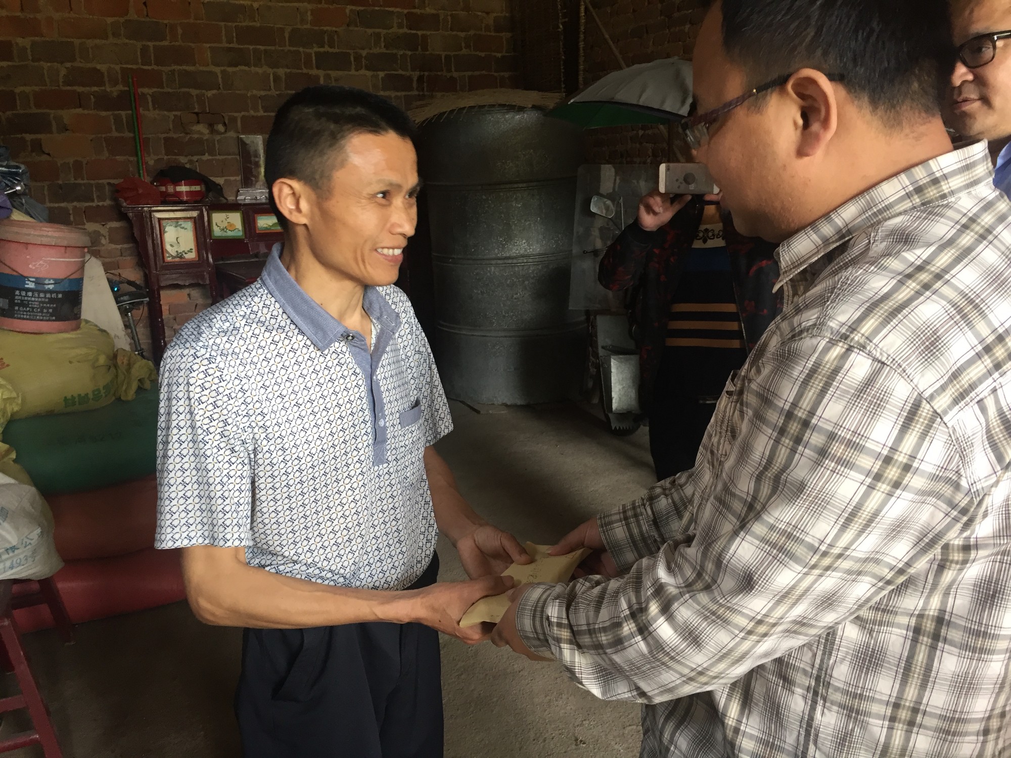 株洲市自来水公司走访慰问贫困户