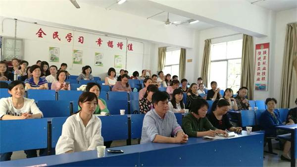 芦淞区首期“百井剪纸”社区学习共同体主持人培训班举行开学典礼