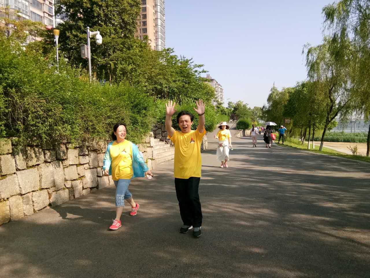 "快乐新区人，健康伴我行"