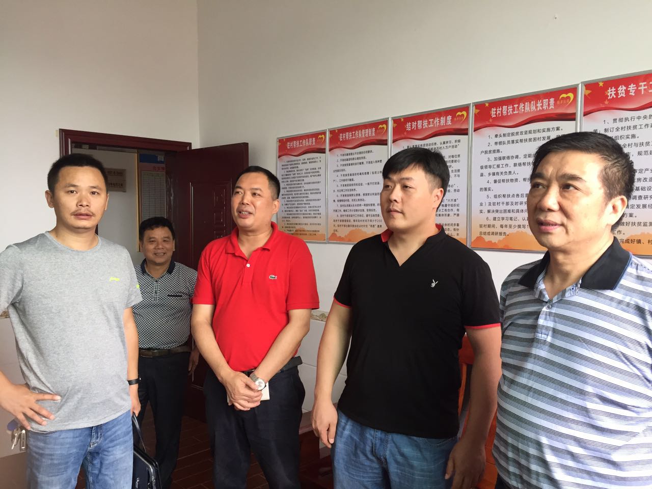 县政协主席吴爱清到酒埠江镇开展脱贫攻坚工作