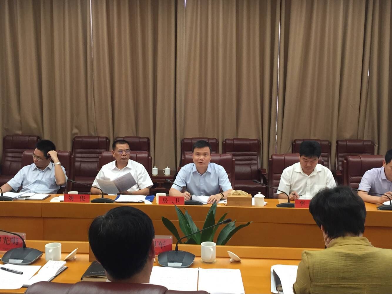 湘西州委常委、副州长房卫一行来我市考察交流