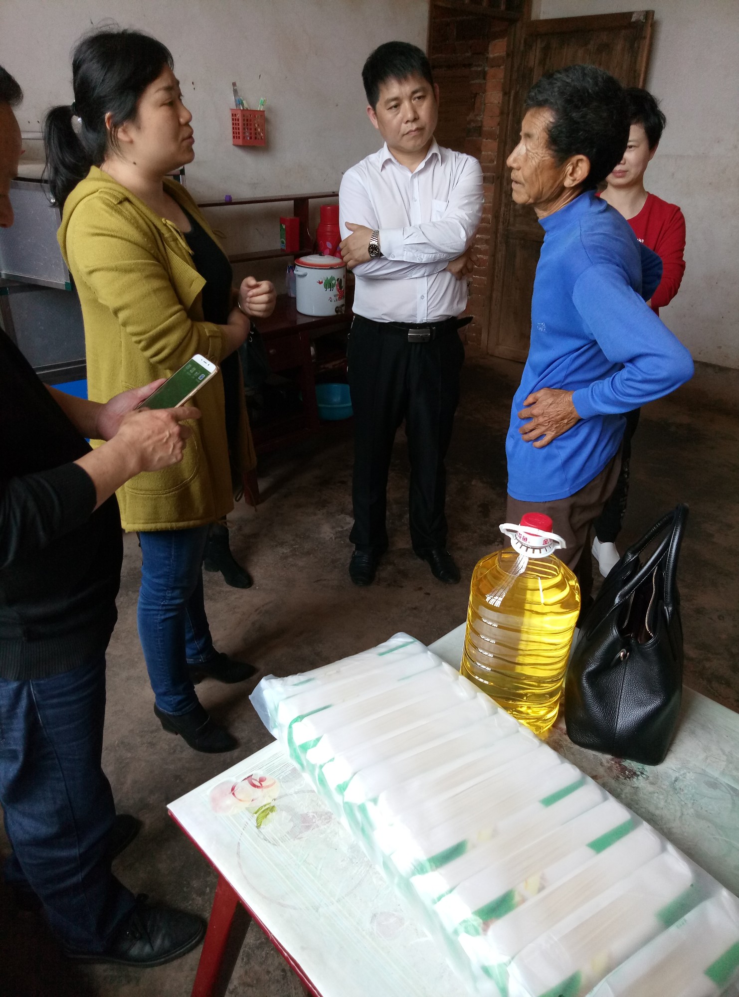 攸县妇联党组开展“庆祝六一 ， 关爱儿童” 主题党日活动