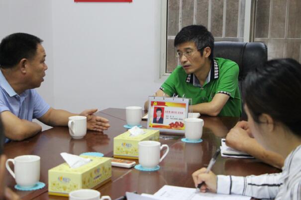区委常委、组织部长李斌到白关镇讲党课、走访慰问困难老党员