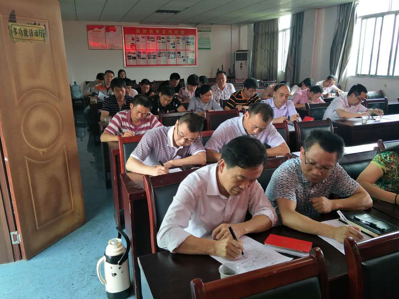 谭桥街道组织“知责明纪强党性”知识测试