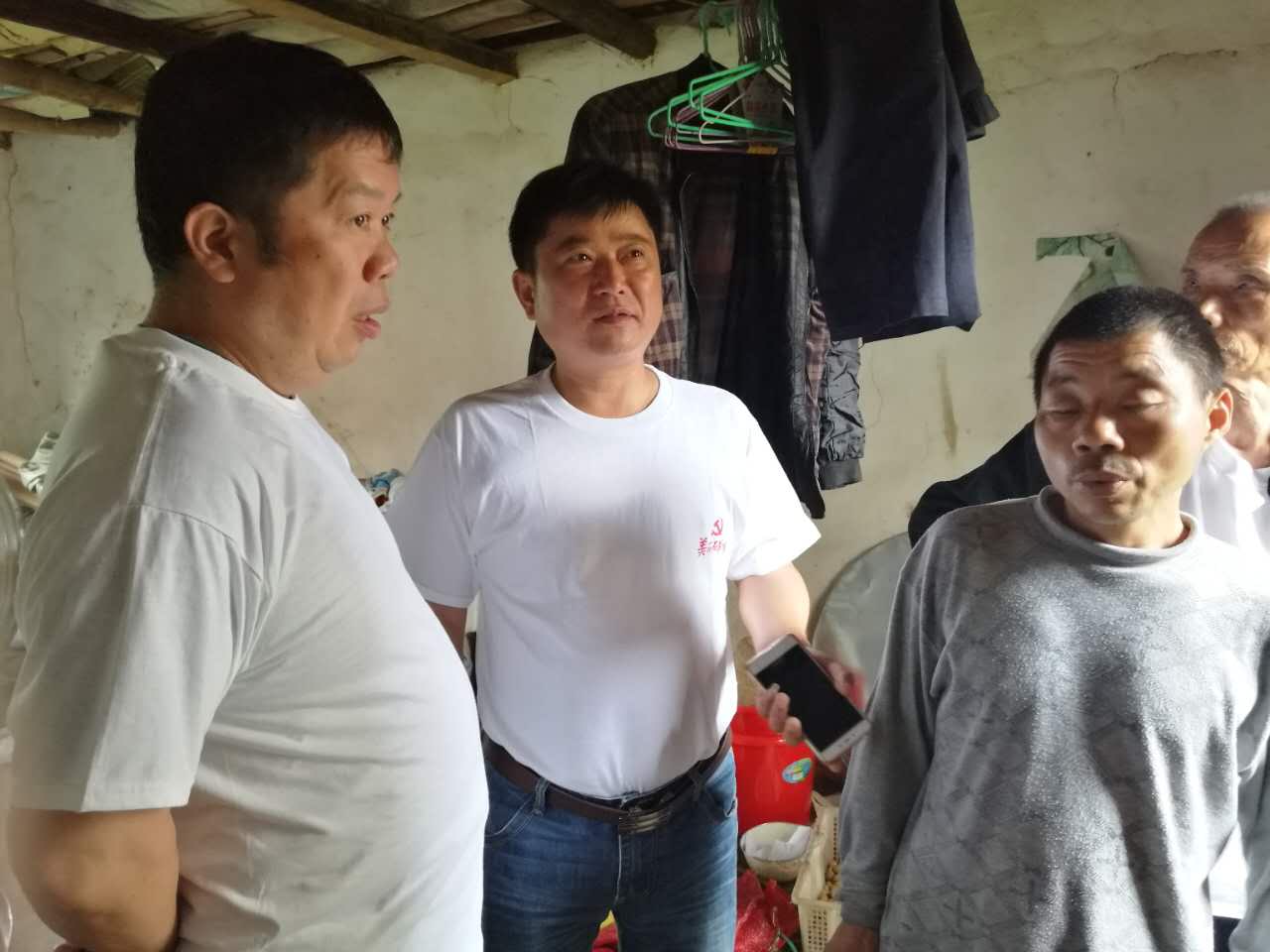 县老干部局与罗家桥村联合开展 主题党日活动