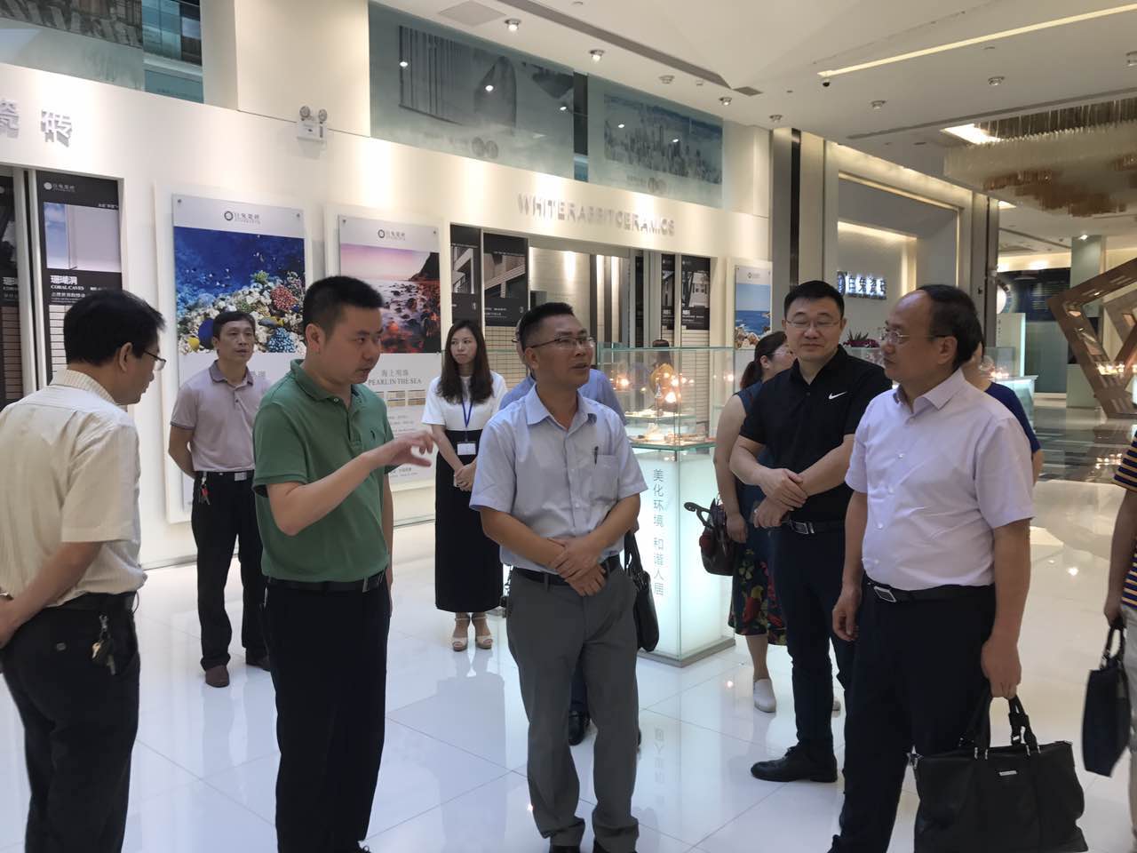 市工商联副主席谢强到网岭视察工作