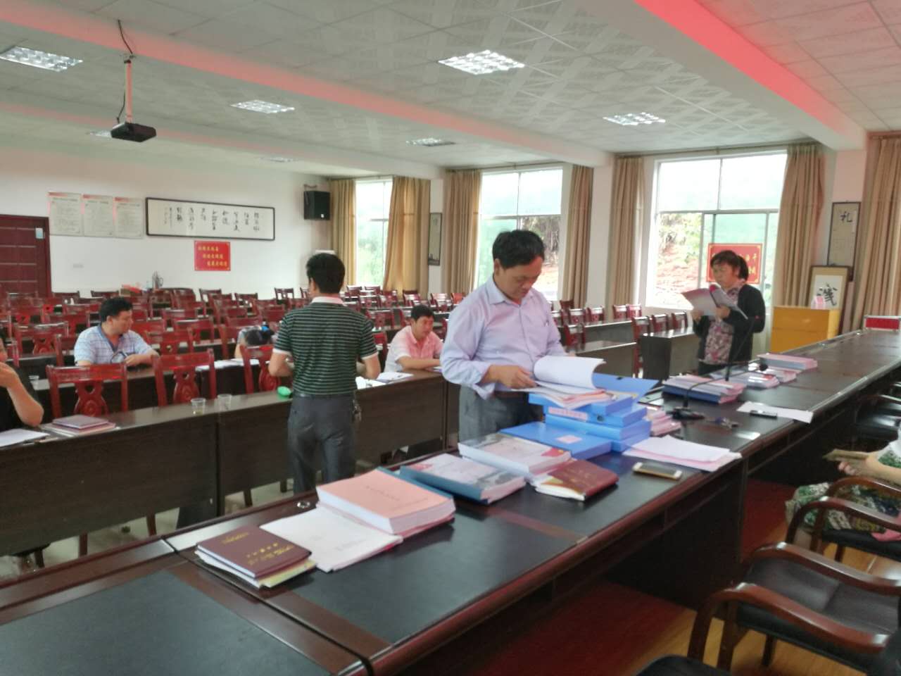 酒埠江镇召开党建工作调度会暨党建工作民主考评会