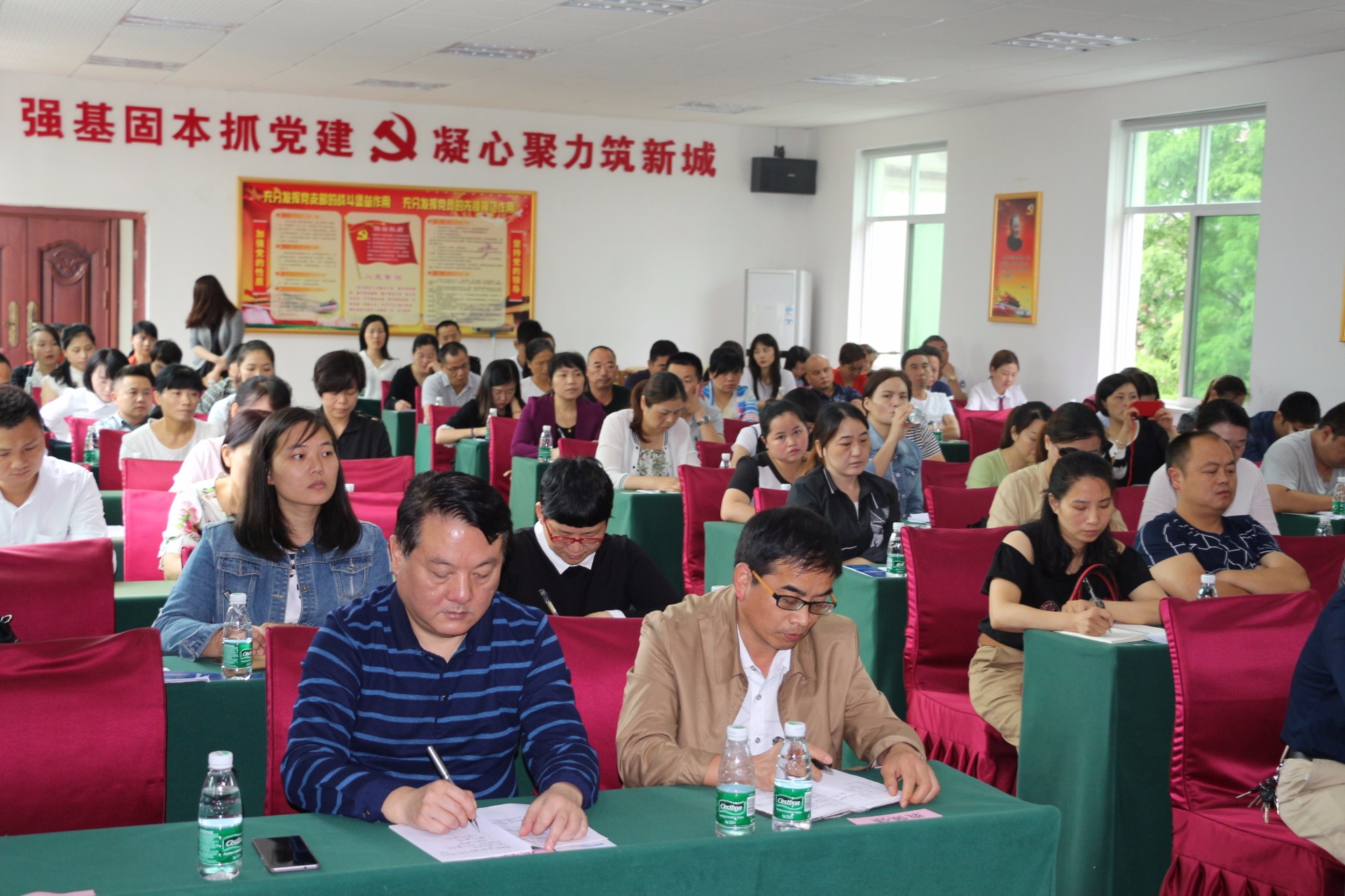 董家塅街道组织召开新一届村（社区）干部培训大会