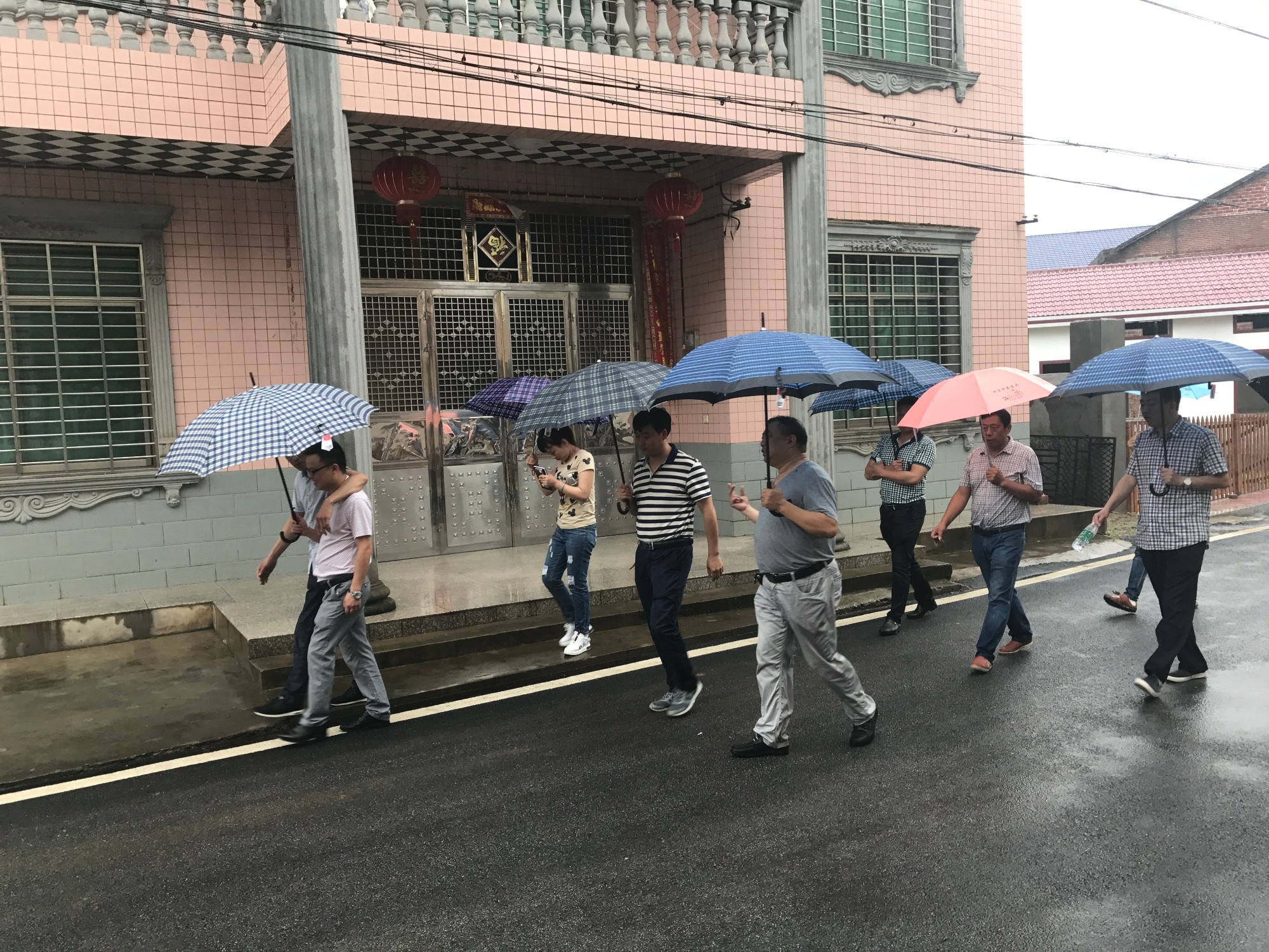 观摩学习 促进党建工作发展