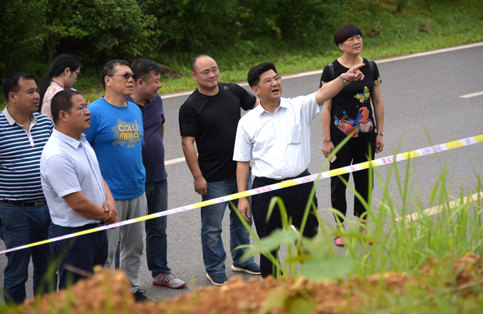付访华督查山体滑坡治理工程时要求做好汛期预警突险快速响应