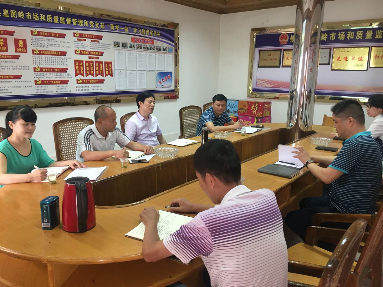 攸县食品药品工商质量监督管理局党组书记、局长游江龙到基层所调研指导工作
