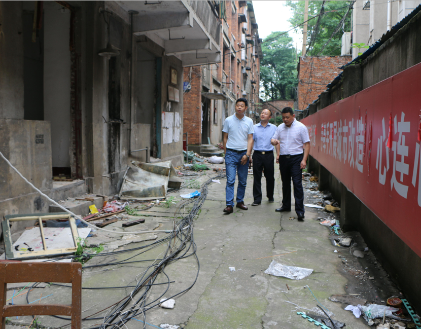 副区长姚艺、副区长杜益到建设街道调度体育西路B地块项目进展情况