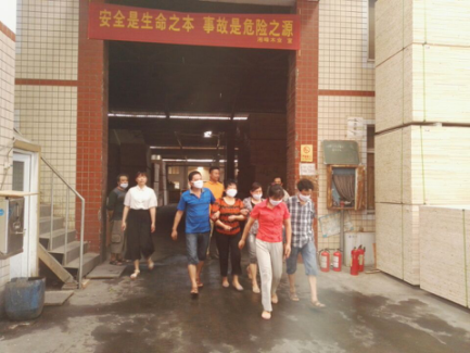 龙泉街道强演练、增意识，积极开展消防安全演练暨“安全生产月”主题宣传活动