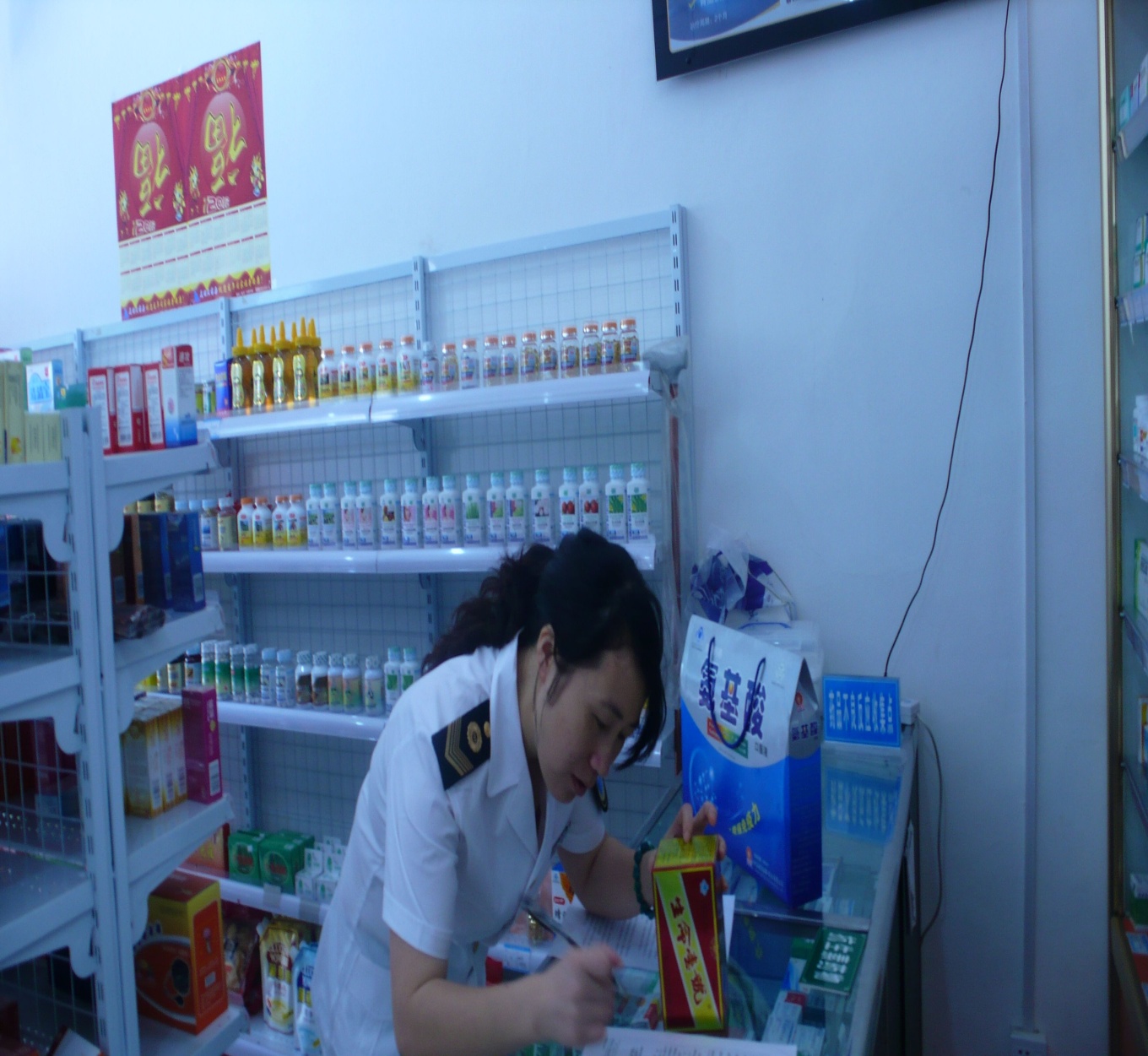 攸县食品药品工商质量监督管理局开展保健食品化妆品专项整治行动