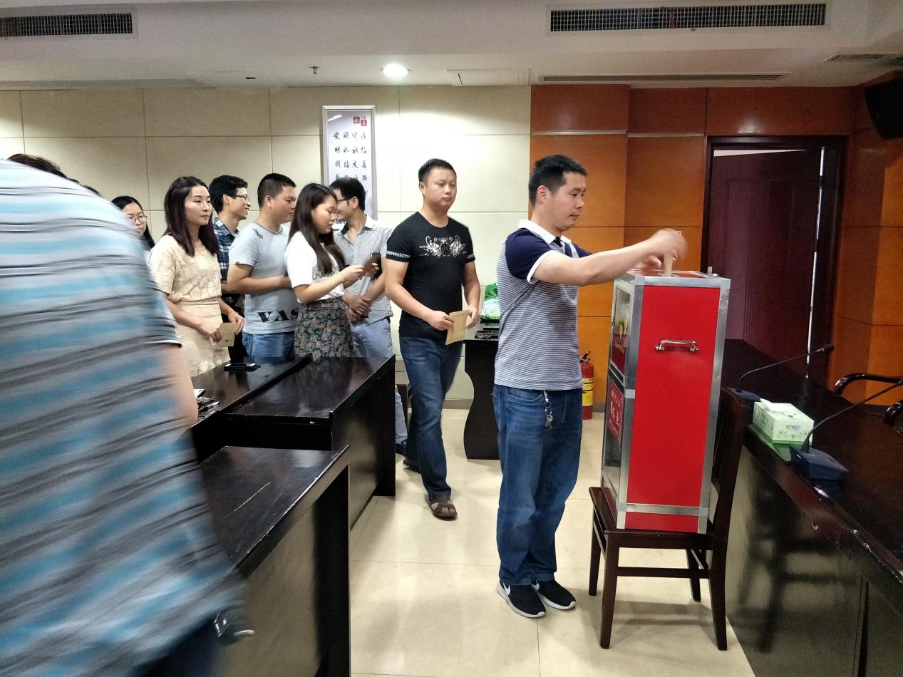 县民政局举行“天天慈善一元捐”活动