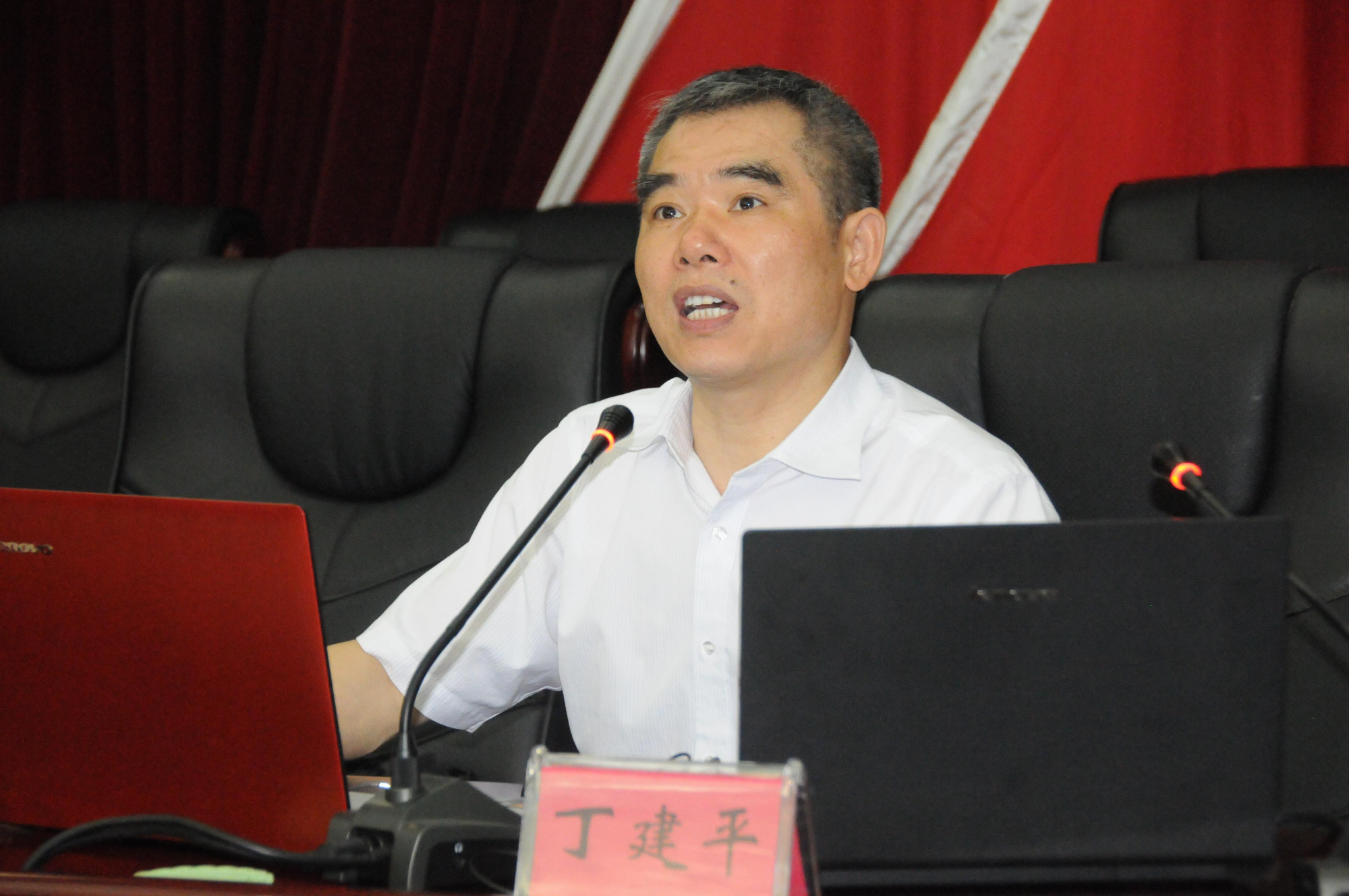 市环保局组织意识形态工作专题集中学习