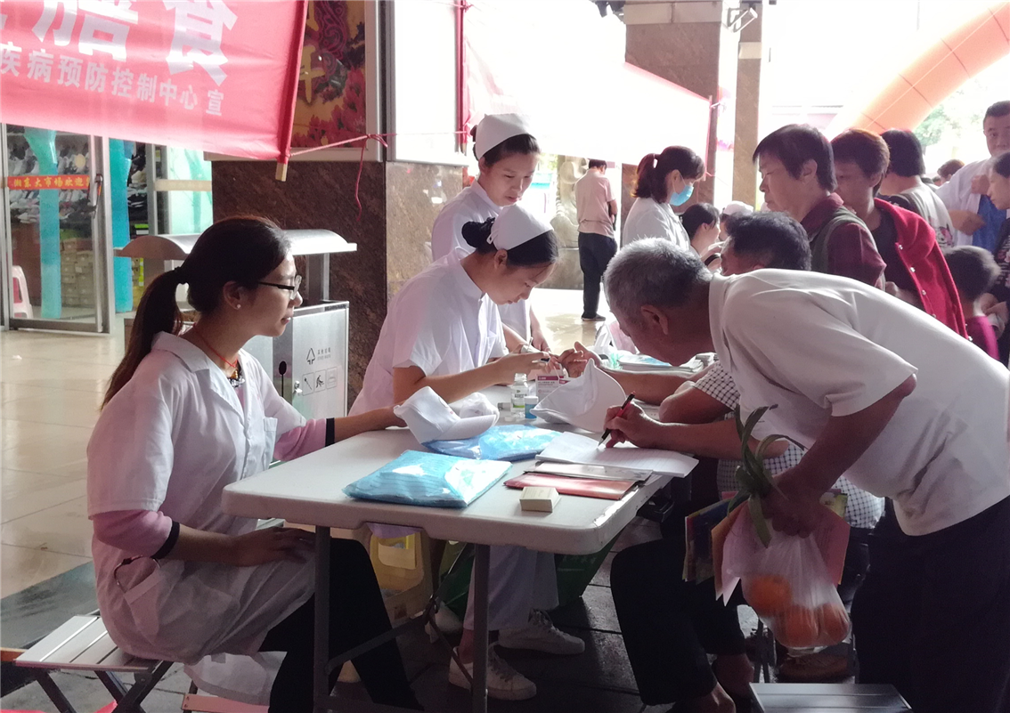 【安全生产，关爱生命】县中医院积极开展“安全生产月”义诊活动