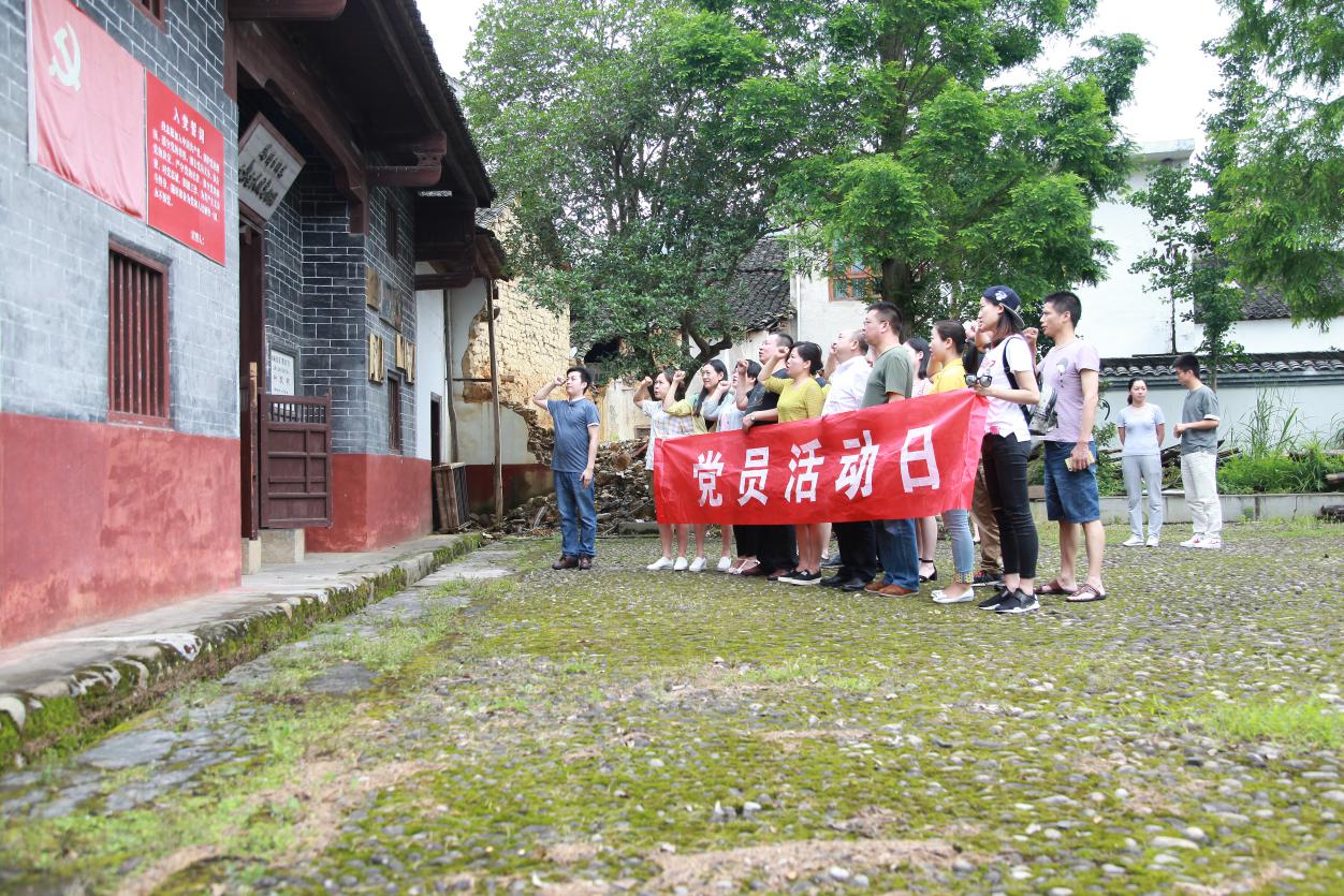 区卫计局开展“党员日”活动