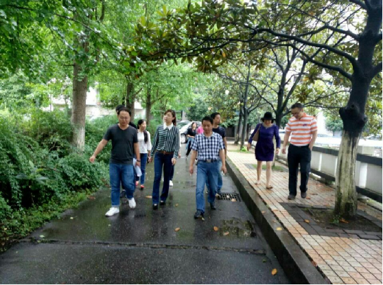 市园林局专家组现场审验我区66家省、市 园林式单位（小区）