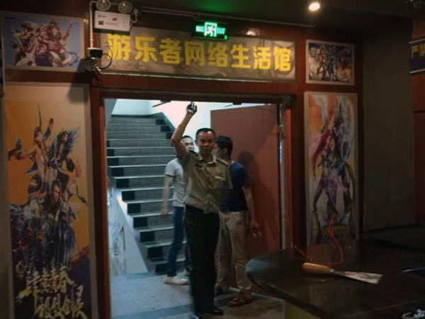 攸县消防大队深入辖区网吧开展夏季消防安全检查