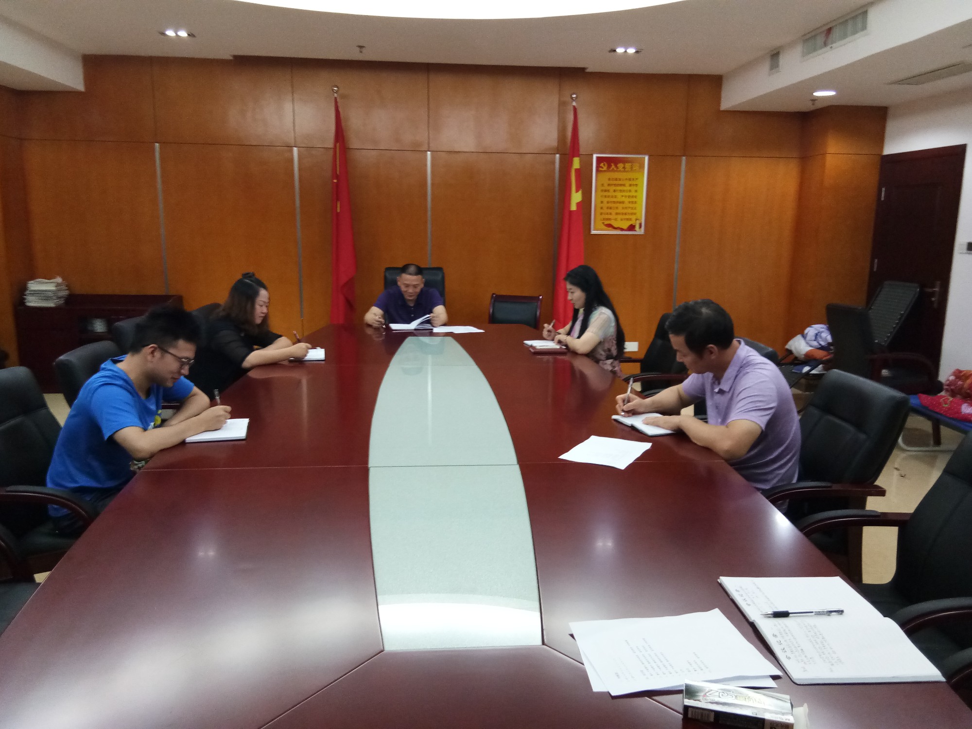 县科协组织“两学一做”学习教育第一次学习讨论