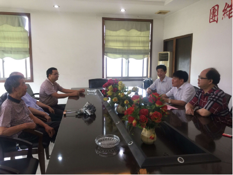 区政协主席陈光国走访慰问区城建局困难党员