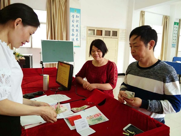 芦淞区社区学院2017 “两学一做”学习教育常态化制度化工作部署会暨主题党日活动召开