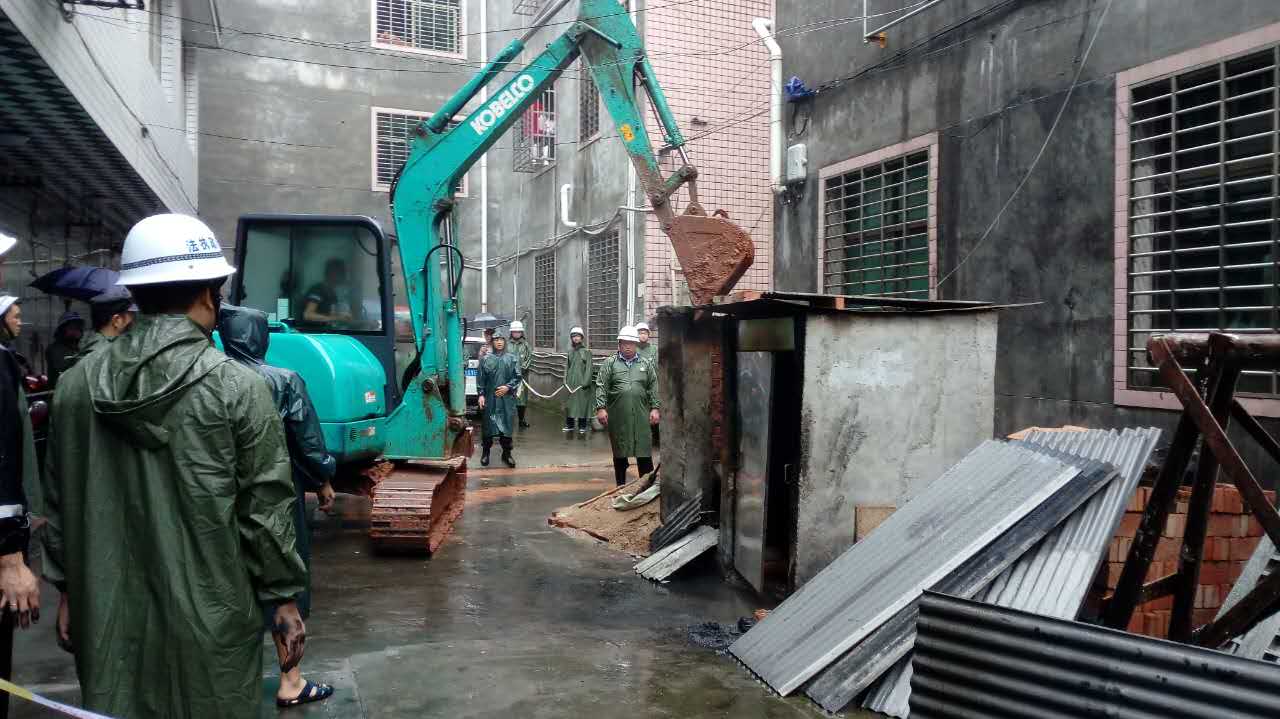 多部门联合行动，冒雨强拆多处违建