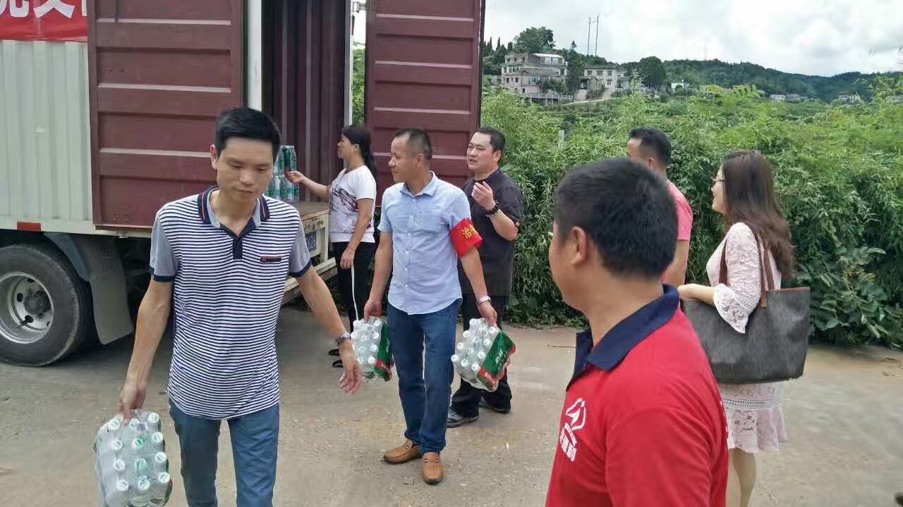 天元区非公企业党组织助力抗洪抢险