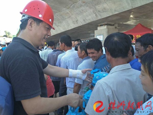 株洲市2017年省市重点工程劳动竞赛暨“送清凉”活动启动