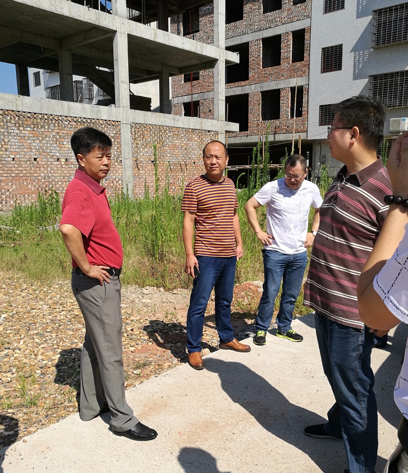 县委常委、县委办主任陈运发到谭桥街道指导项目攻坚工作