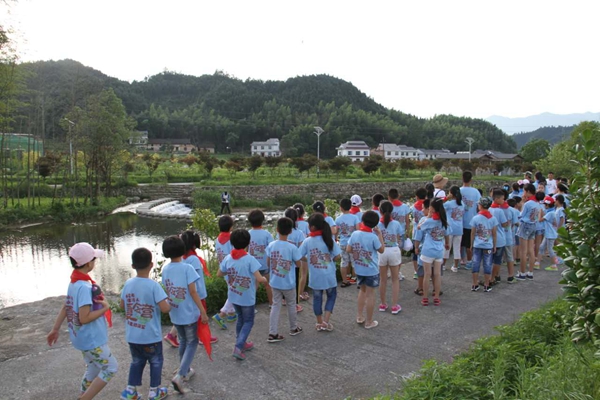 攸县广播电视台第二届“行走的课堂” 小记者、小主持人夏令营正式开营