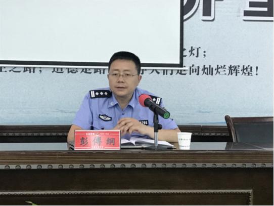 交警大队组织“两学一做”学习教育常态化制度化专题党课