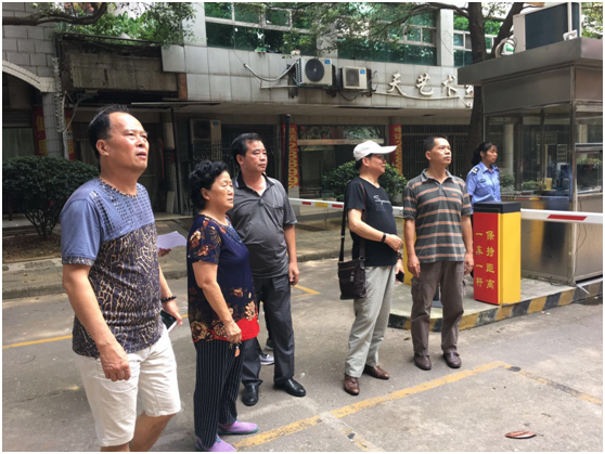 安监局帮助湘银小区老一期居民排查房屋安全隐患