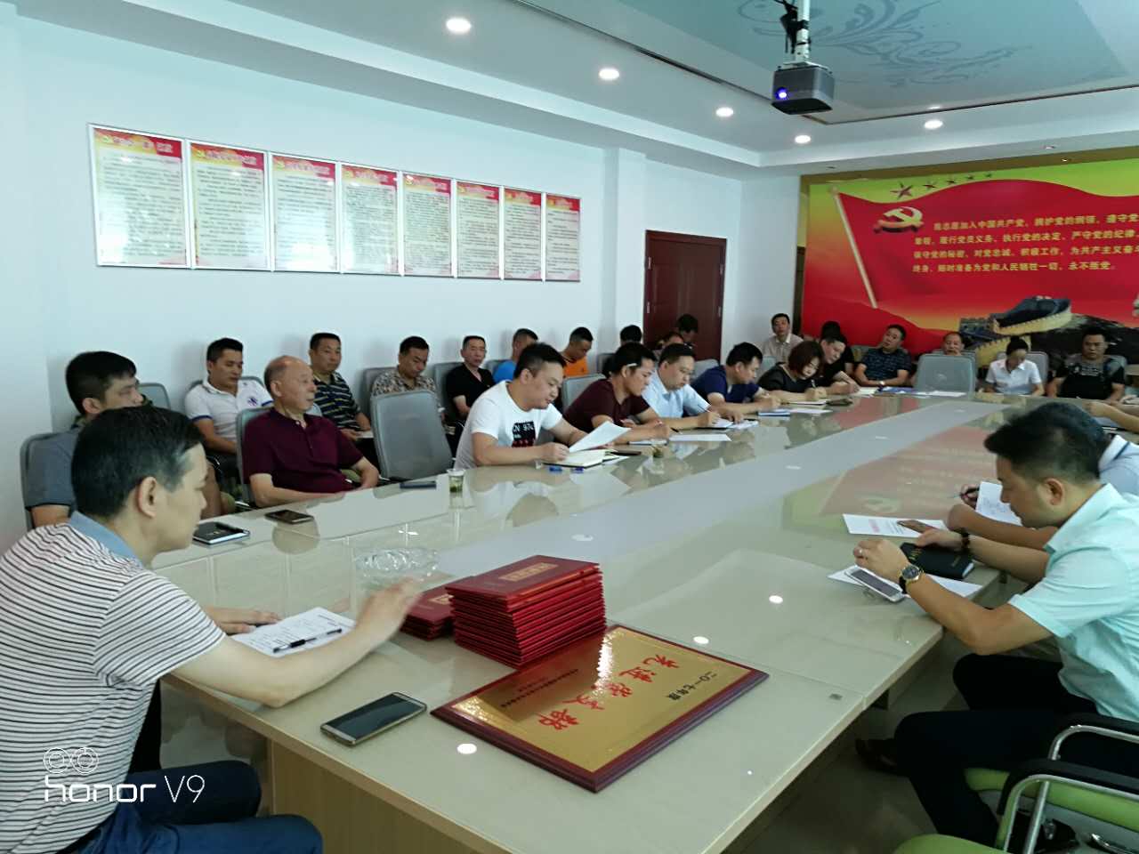 县市场服务中心深入推进“两学一做”学习教育-上党课